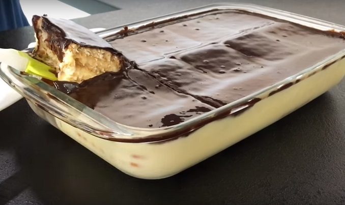 Торт без выпечки со сгущенкой и печеньем