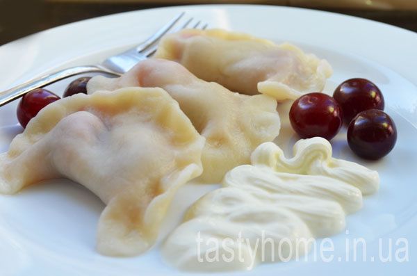 Заварные вареники с вишней