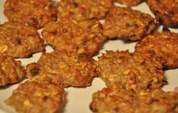 Овсяное печенье с творогом, яблоком и бананами.