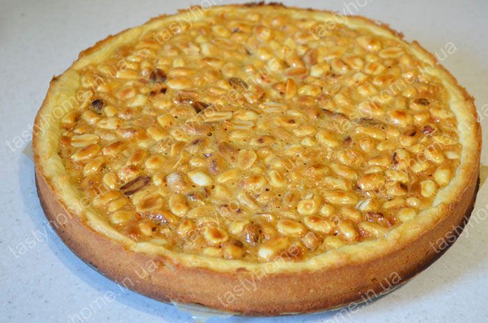 Орехово-карамельный пирог со сгущёнкой