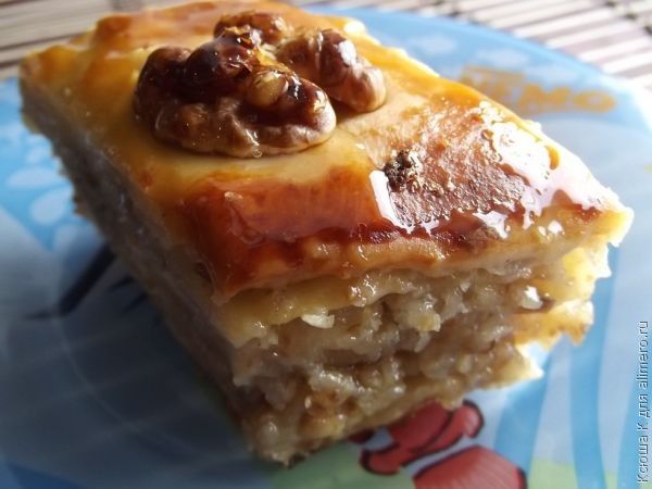 Азербайджанская пахлава с орехами