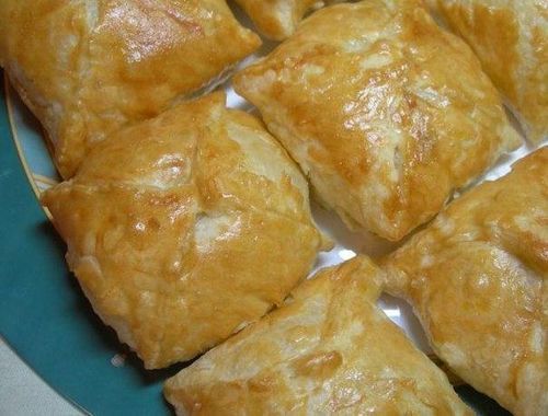 Слоёные конвертики с курицей