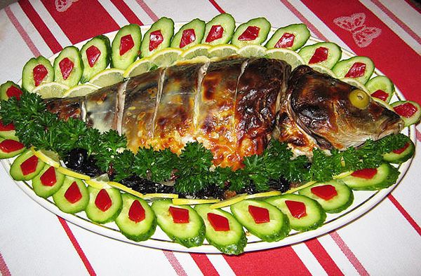 Карп в духовке целиком с черносливом