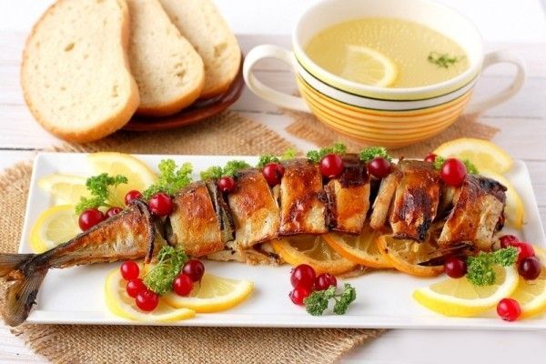 Скумбрия запечённая с луком