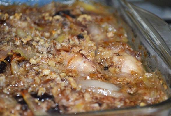 Курица с черносливом и орехами