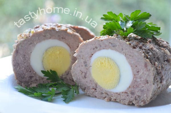 Мясной рулет с яйцом