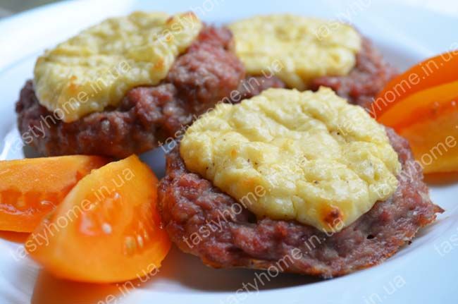 Мясные ватрушки с сыром и творогом