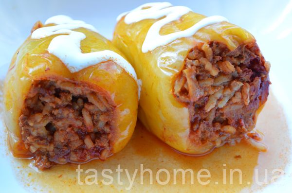 Перец фаршированный фаршем и рисом