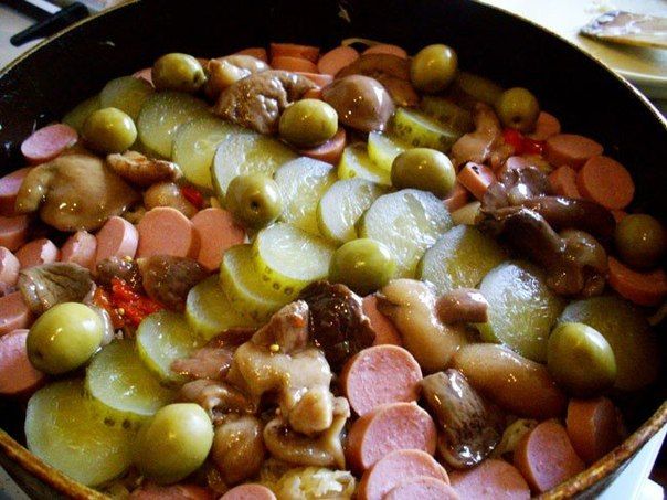 Солянка мясная на сковороде