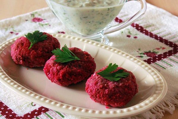 Свекольные котлеты с гречкой