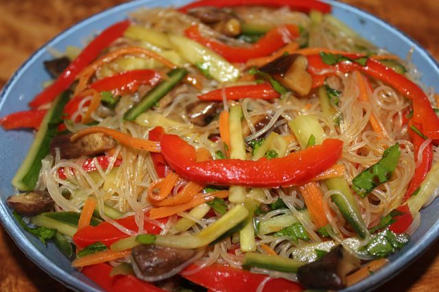 Фунчоза с грибами и овощами