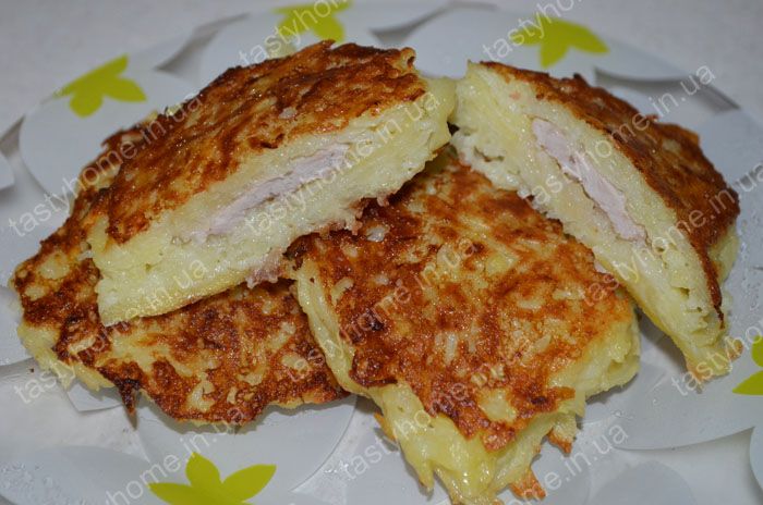 Картофельные драники с фаршем.