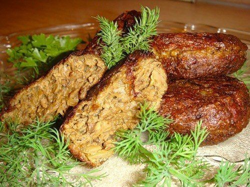 Котлеты с грибами и рисом.