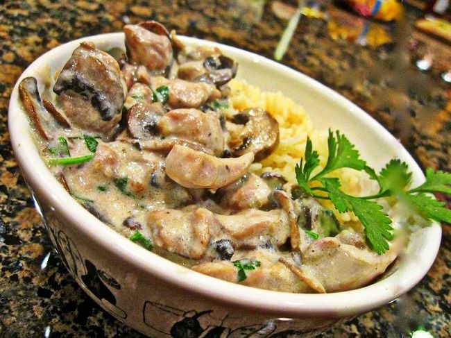 Шампиньоны с луком и сметаной