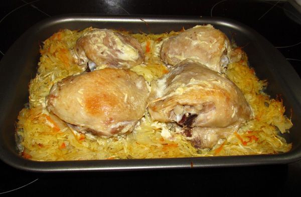 Окорочка в духовке с капустой