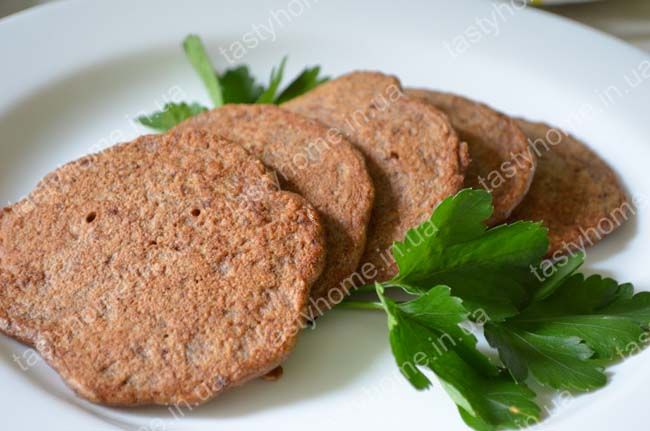 Печёночные оладьи с манкой и луком