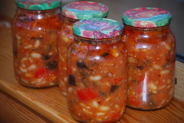 Салат из баклажанов с фасолью