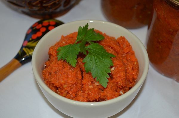 Острая икра из моркови