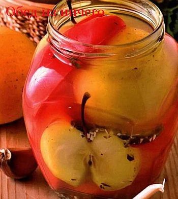 Сладкий перец с яблоками 