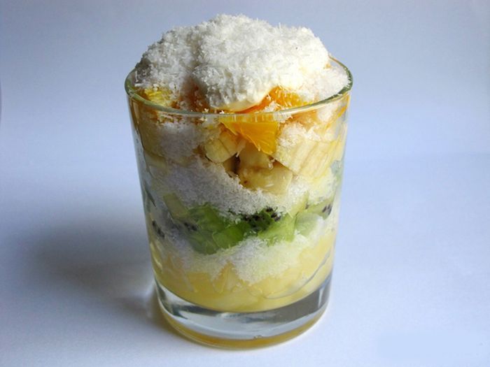 Салат с кокосовой стружкой