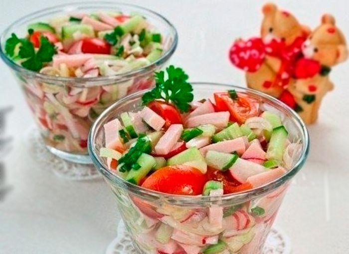 Салат с ветчиной и овощами