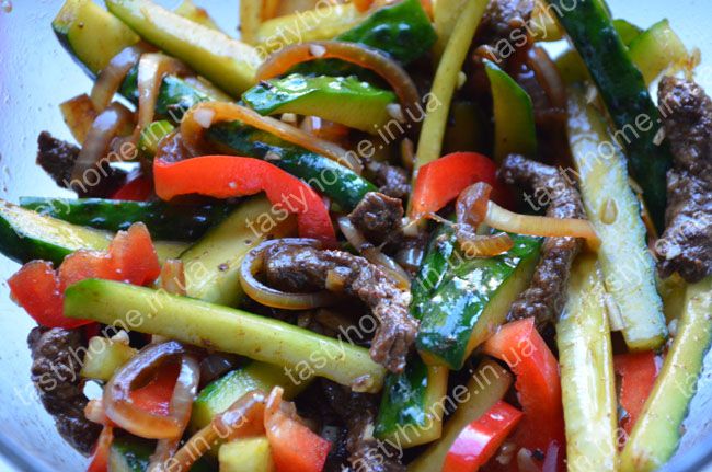 Говядина с огурцами по-корейски