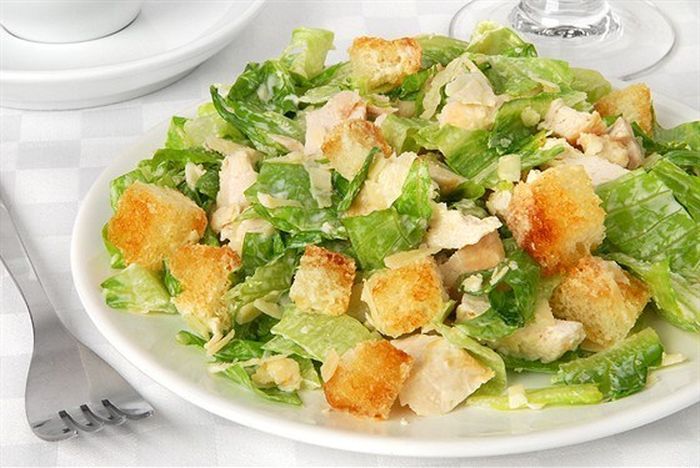 Салат "Цезарь" с куриной грудкой