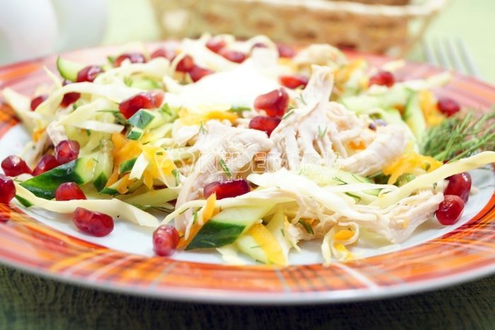 Салат с курицей и капустой