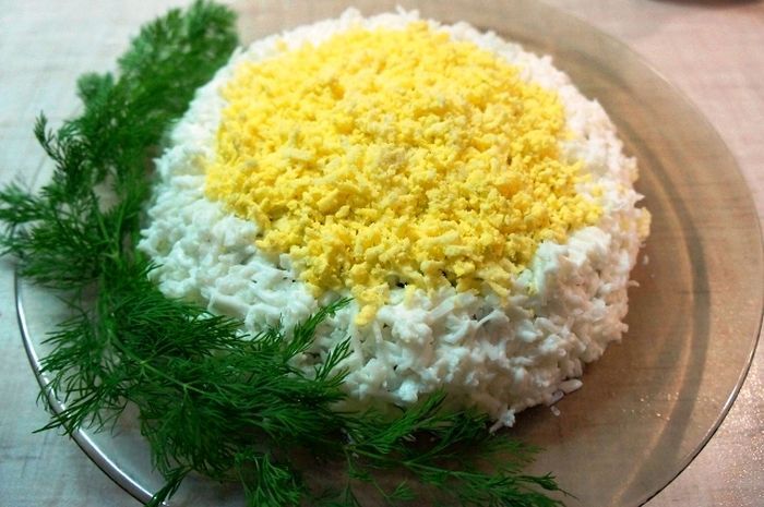 Салат с рисом и ветчиной