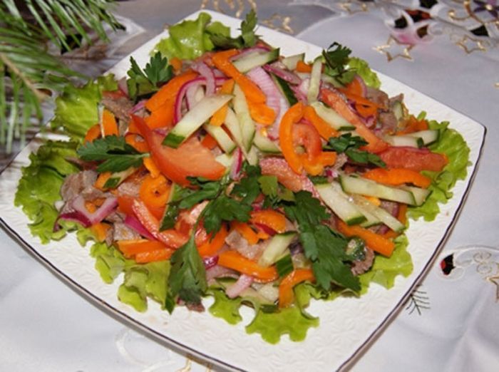 Салат с языком и овощами