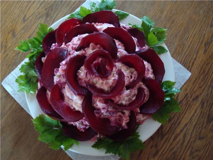Салат "Чёрная роза" с кальмарами