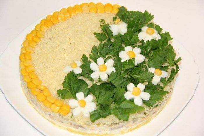 Салат из лука, сыра и яблок