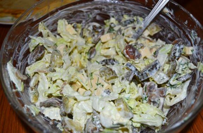 Салат с пекинской капустой и грибами