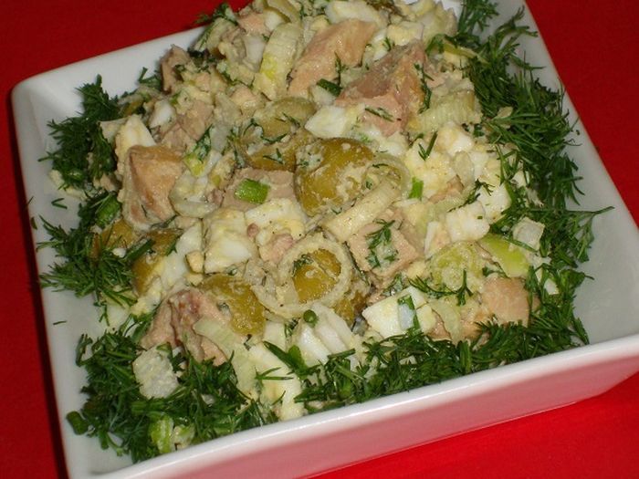 Салат из печени трески с яйцом