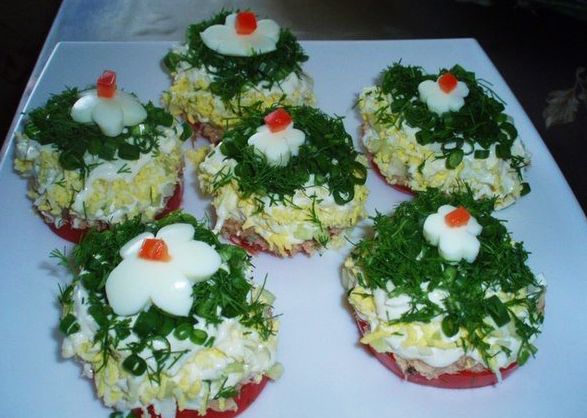 Закуска с тунцом и помидорами