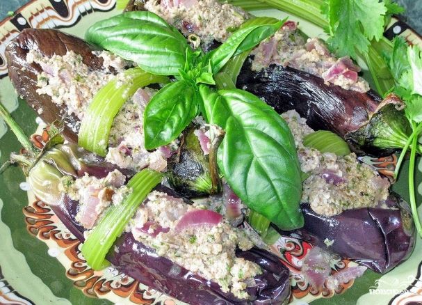 Баклажаны с грецкими орехами