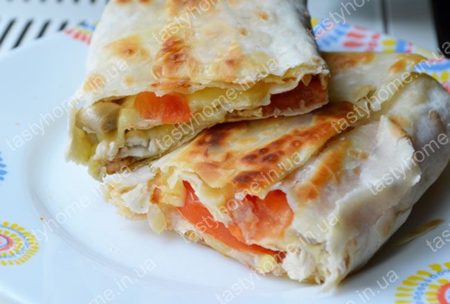 Лаваш с курицей и помидорами пошагово