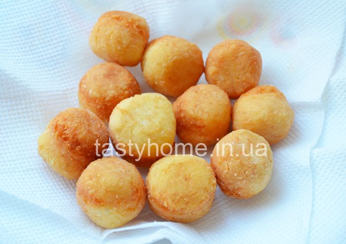 Сырные шарики с чесноком