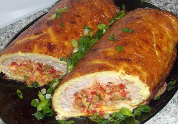Яичный рулет с курицей