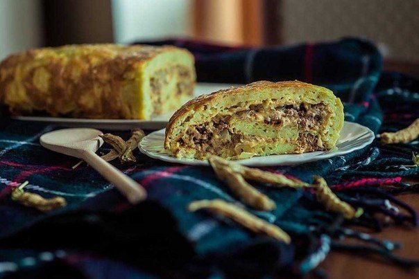 Кабачковый рулет с фаршем