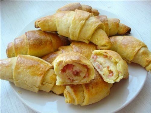 Картофельные рогалики с колбасой