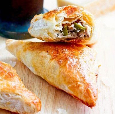 Слоёные пирожки с тунцом