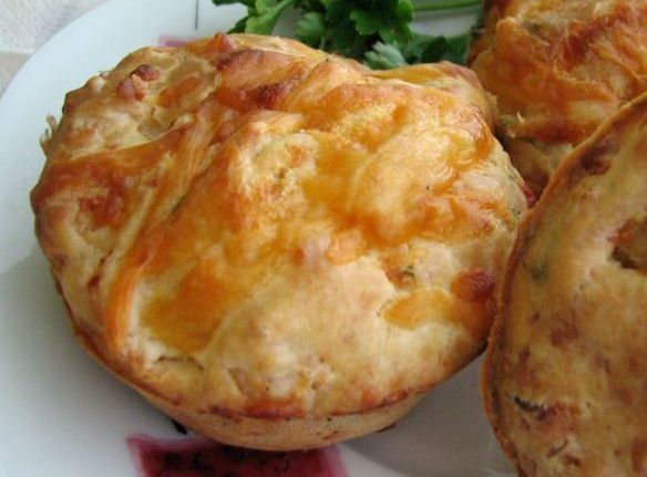 Закусочные кексы с курицей и ананасами