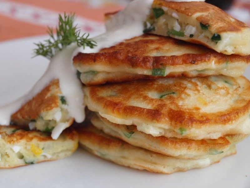 Оладьи с луком и яйцом