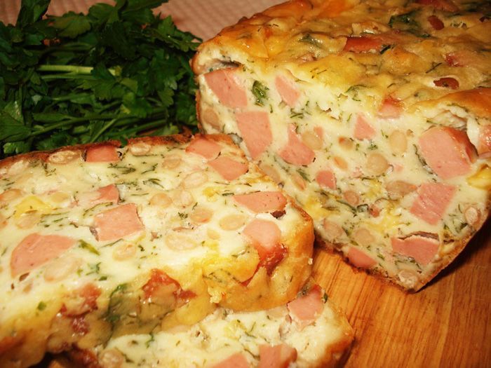 Пирог с фасолью и колбасой