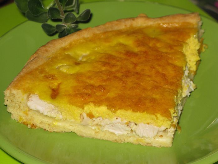 Пирог с курицей и сыром
