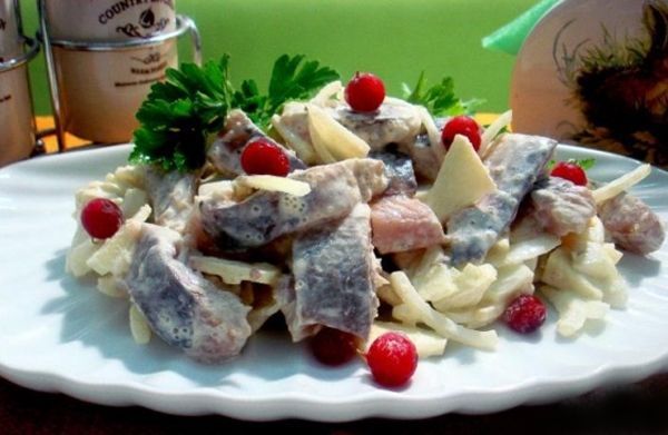 Сельдь со сметаной по-польски