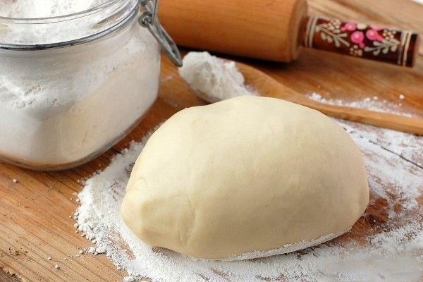 Тонкое хрустящее тесто для пиццы. 