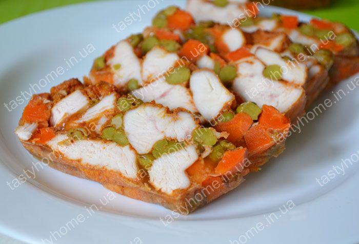 Курица в желе с овощами