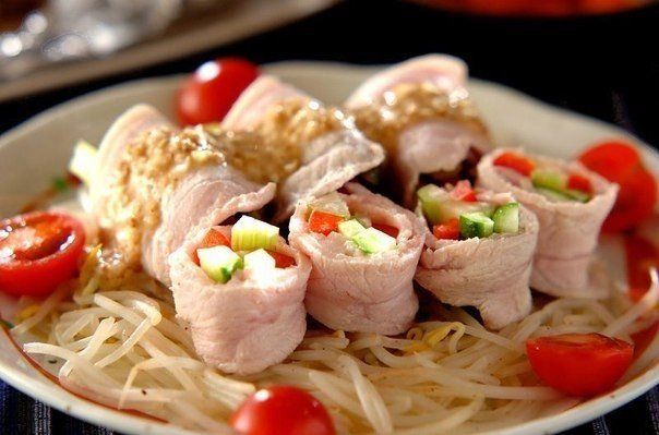 Свиные рулетики с овощами.